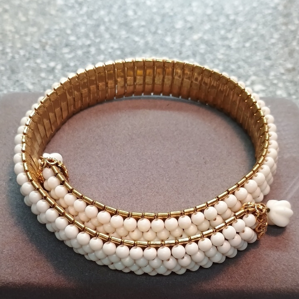 Elegant Gold and White Beaded Bracelet Neckband